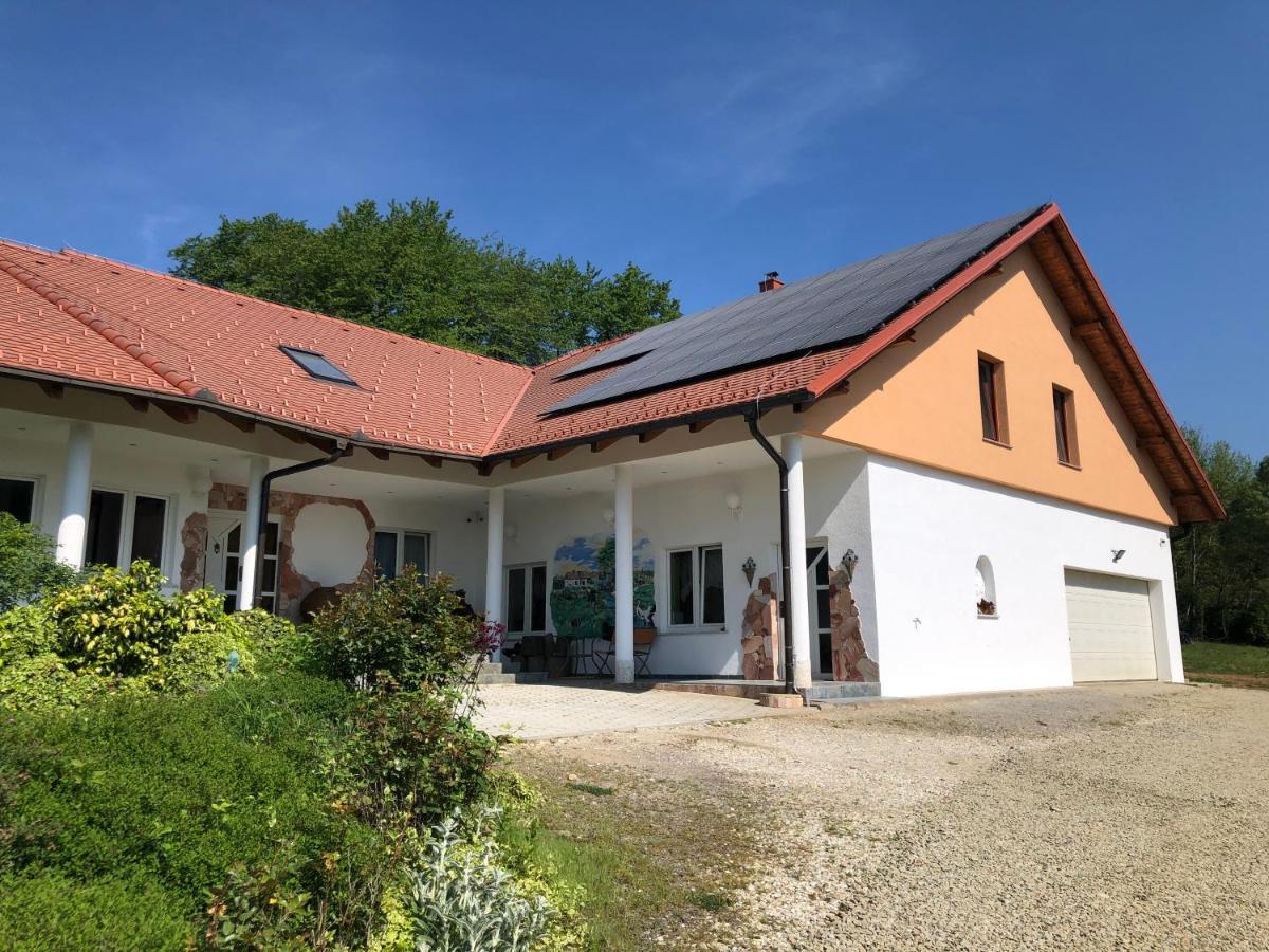 Vamis Hotel Gornji Petrovci Eksteriør billede